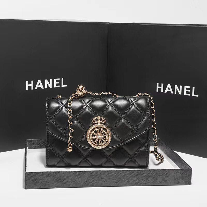 Couronne Blanche Quilted Chain Crossbody