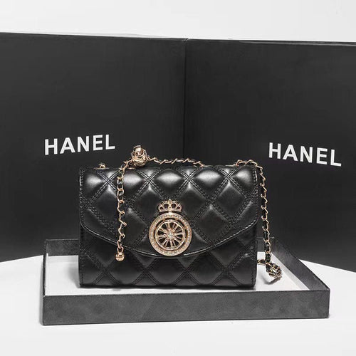 Couronne Blanche Quilted Chain Crossbody