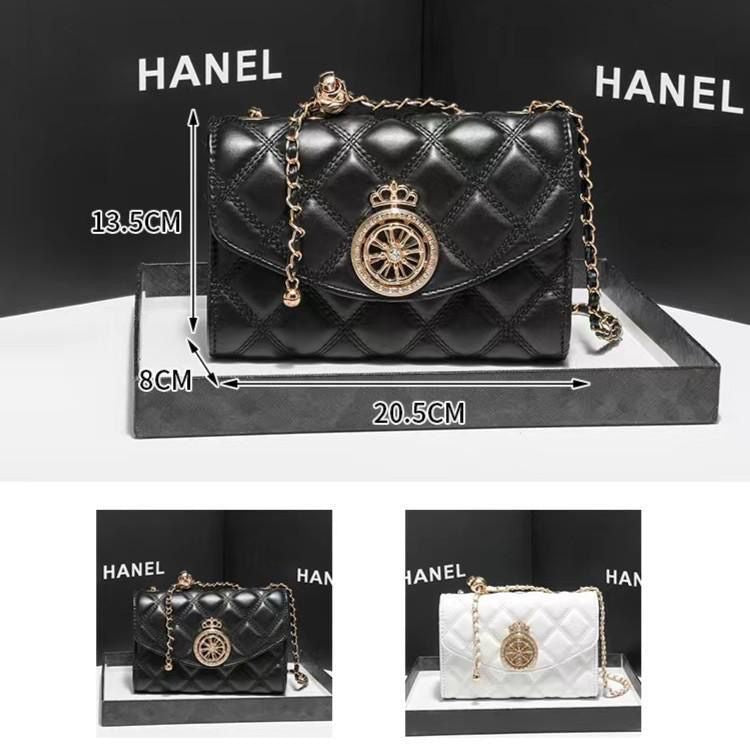 Couronne Blanche Quilted Chain Crossbody