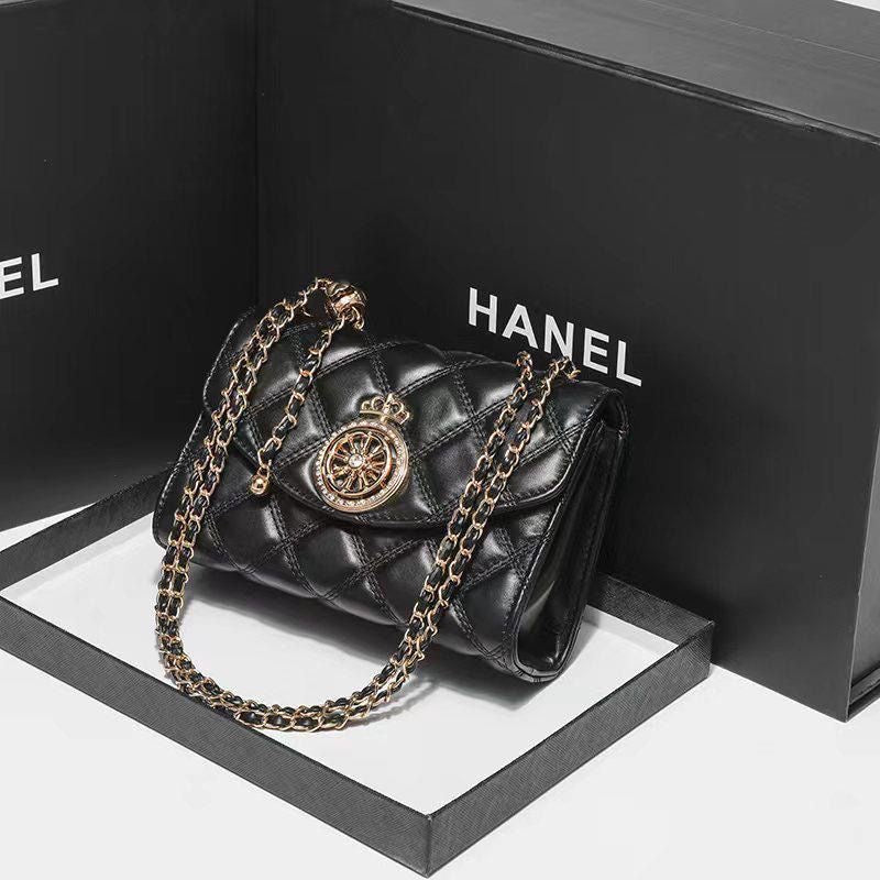 Couronne Blanche Quilted Chain Crossbody