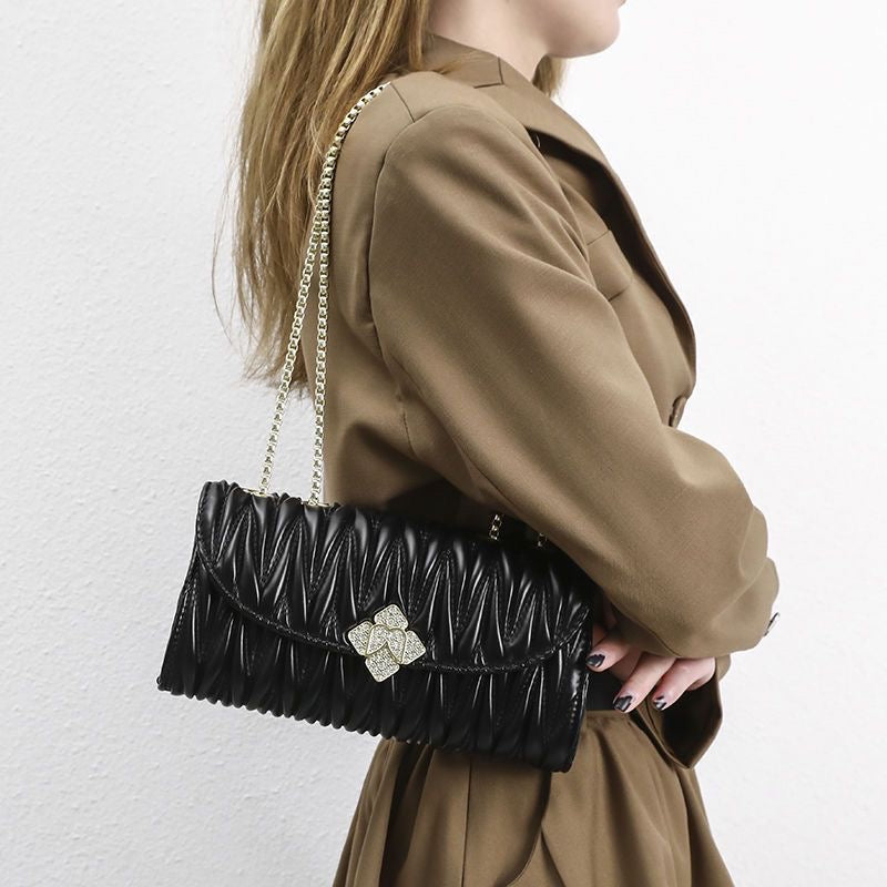 Régale Diamond-Quilted Shoulder Bag