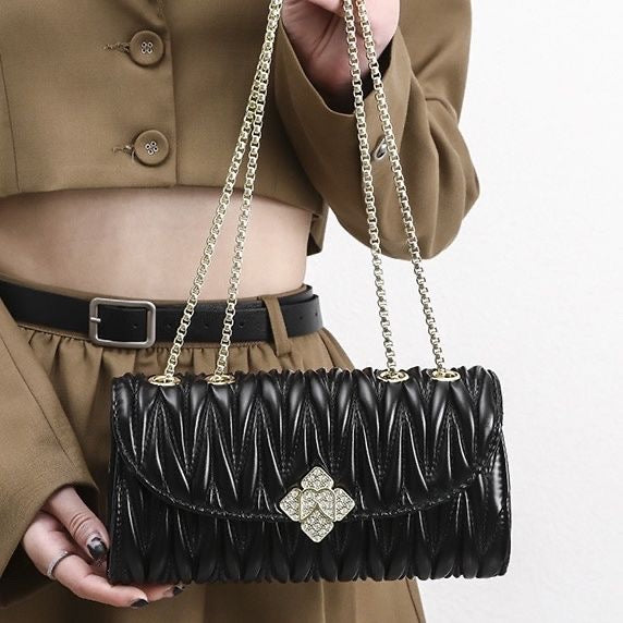 Régale Diamond-Quilted Shoulder Bag