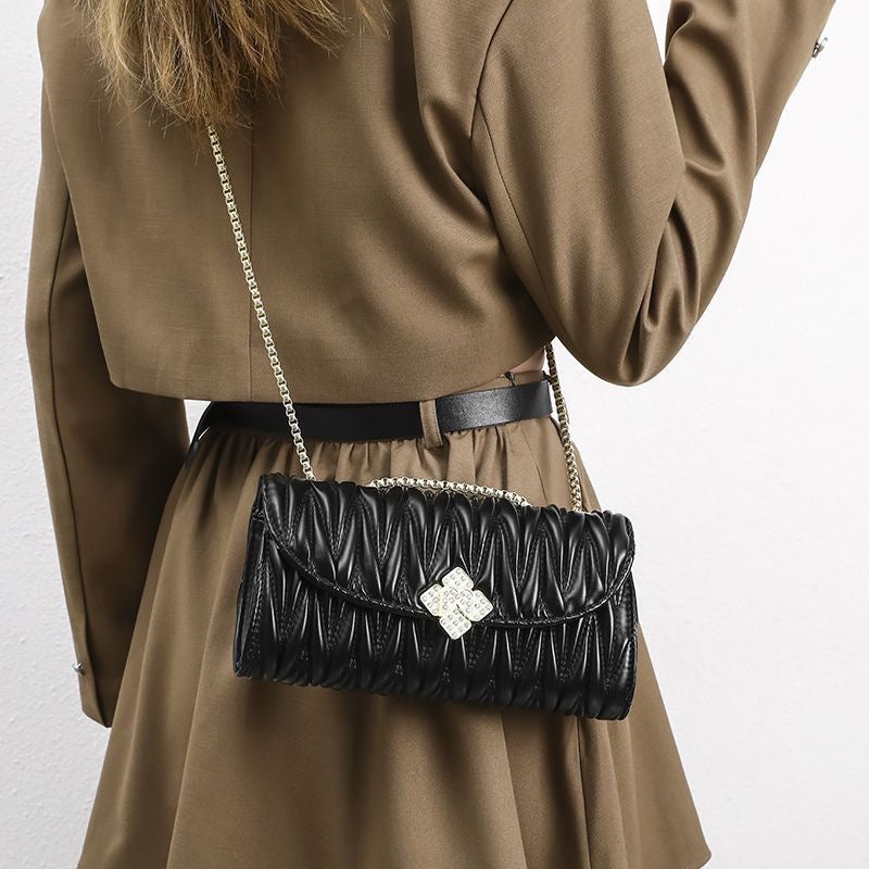 Régale Diamond-Quilted Shoulder Bag